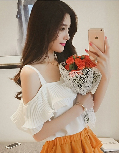 เสื้อแฟชั่น สายเดี่ยวแต่งอกระบายสวยหวานสไตล์เกาหลี รหัส 1580-สีขาว