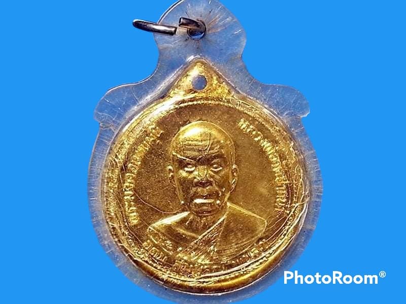 เหรียญหลวงพ่อสด วัดปากน้ำ ภาษีเจริญ กรุงเทพมหานคร ปี 2527 งานสมโภชชนมายุครบ 100 ปี กะหลั่ยทอง เลี่ยมกรอบพลาสติก