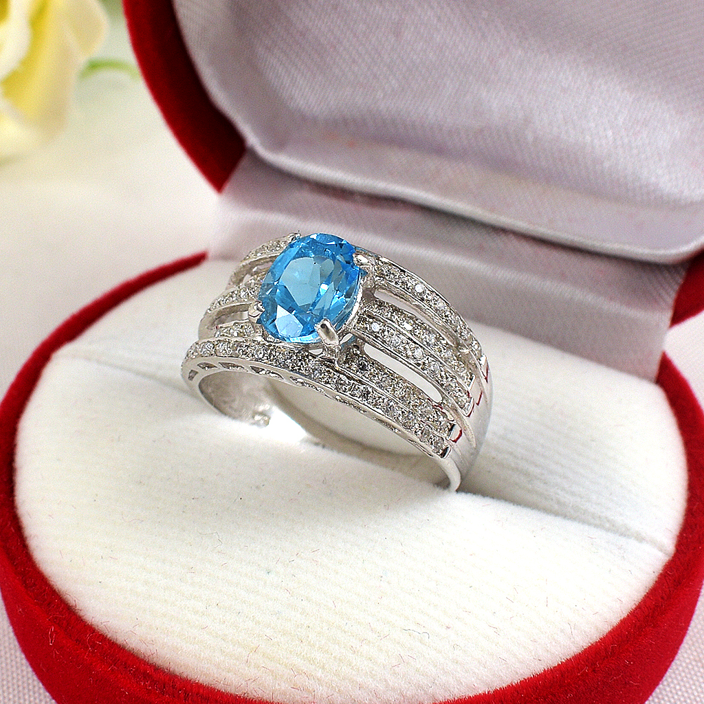 แหวนเงินแท้ราคาถูกชุบทองคำขาว สวิสบลูโทปาซแท้ 1.85 กะรัต เพชรCZ 0.62 กะรัต งานประณีตสวยงาม สั่งผลิตค่ะ