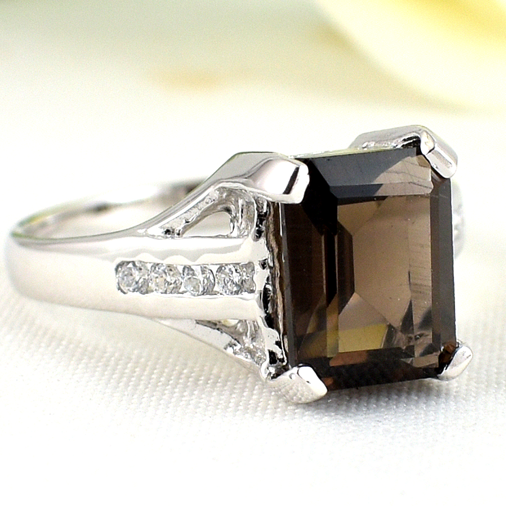 แหวนเงินแท้ราคาถูกชุบทองคำขาว พลอยแท้สโมกกี้ควอทซ์ 2.35 กะรัต เพชรCZ 0.24 กะรัต งานประณีตสวยงาม สั่งผลิตค่ะ