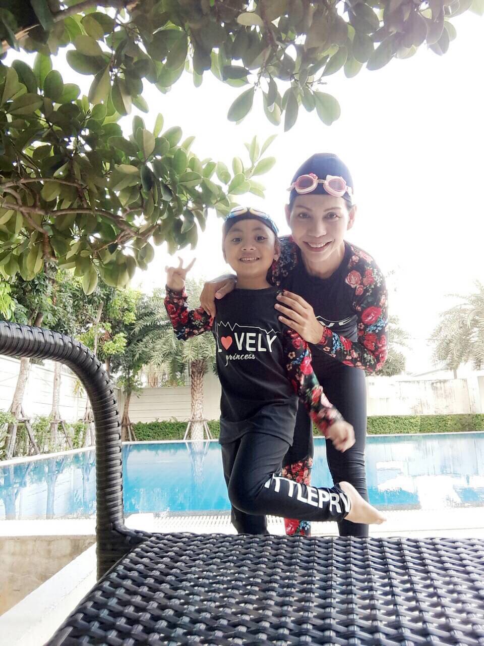 ชุดว่ายน้ำหญิง : ชุดเซ็ตเสื้อแขนยาวลายดอก +กางเกงขายาว ผู้ใหญ่