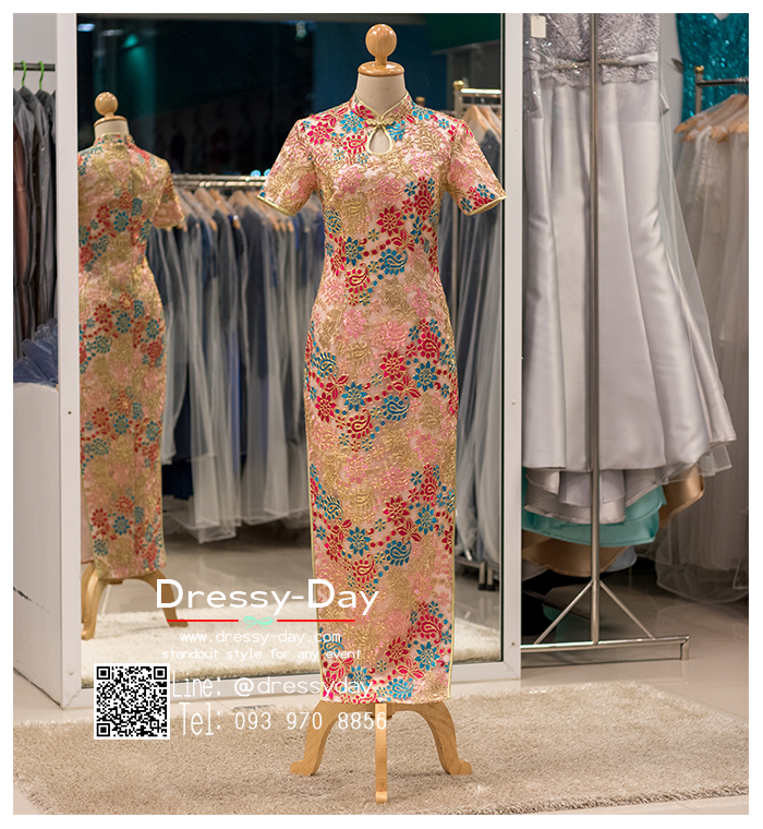 รหัส ชุดกี่เพ้ายาว : KPL084 ชุดกี่เพ้าประยุกต์ราคาถูกลายนกยูง ชุดกี่เพ้าสวยๆ สีชมพู งานปักเลื่อมมือ สวยๆ กระโปรงผ่าข้าง ใส่เป็นชุดกี่เพ้าแต่งงานก็สวยคะ ผ้าข้าง มีแขน