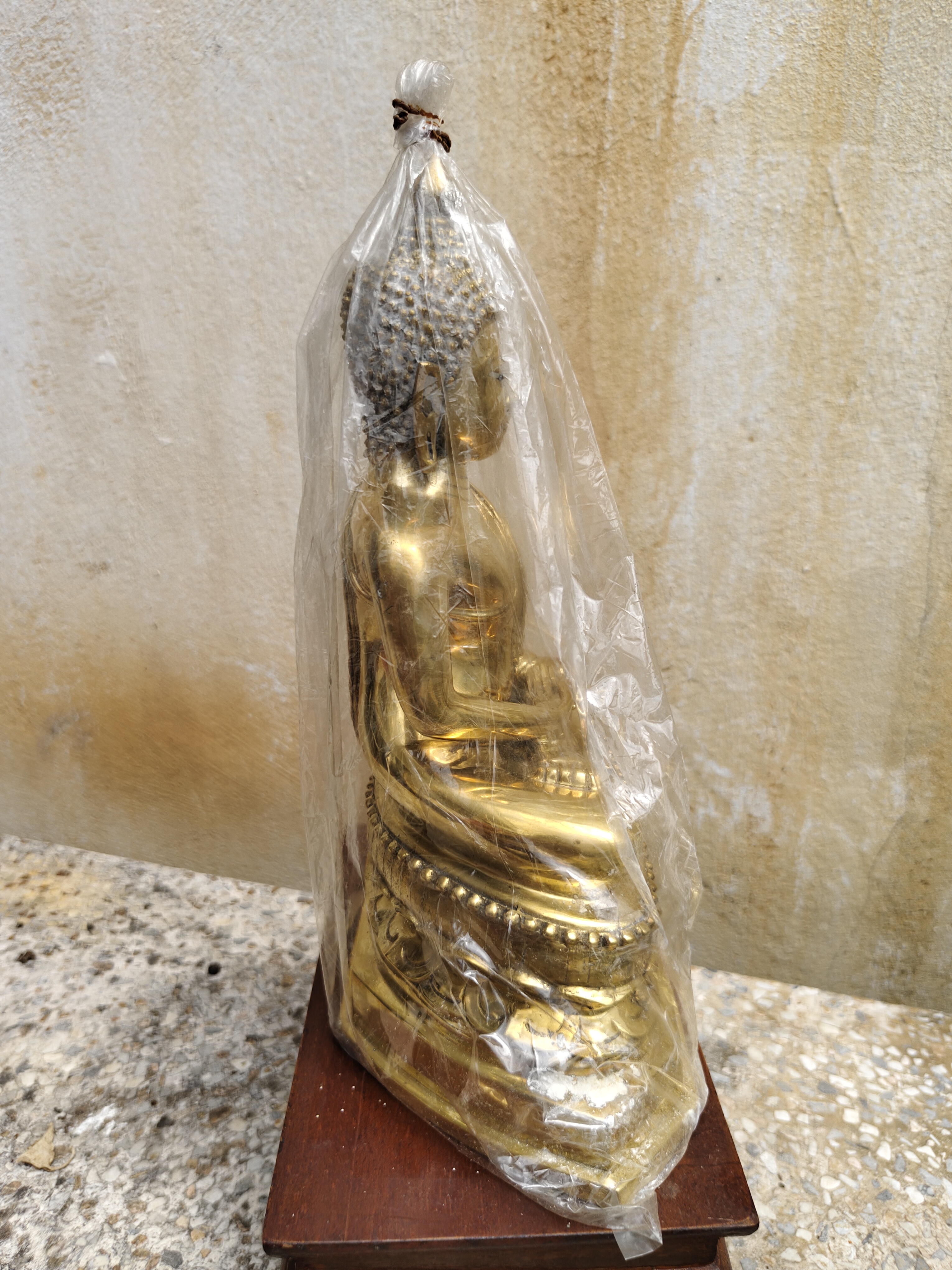 พระบูชา "พระพุทโธกลาง" ย้อนยุค คุณแม่บุญเรือน โตงบุญเติม เนื้อทองม้าฬ่อ รุ่นโสฬสมหามงคล ครูบาอาจารย์ดังแห่งยุคร่วมอธิษฐานจิตมากมาย หน้าตักประมาณ 6 นิ้ว
