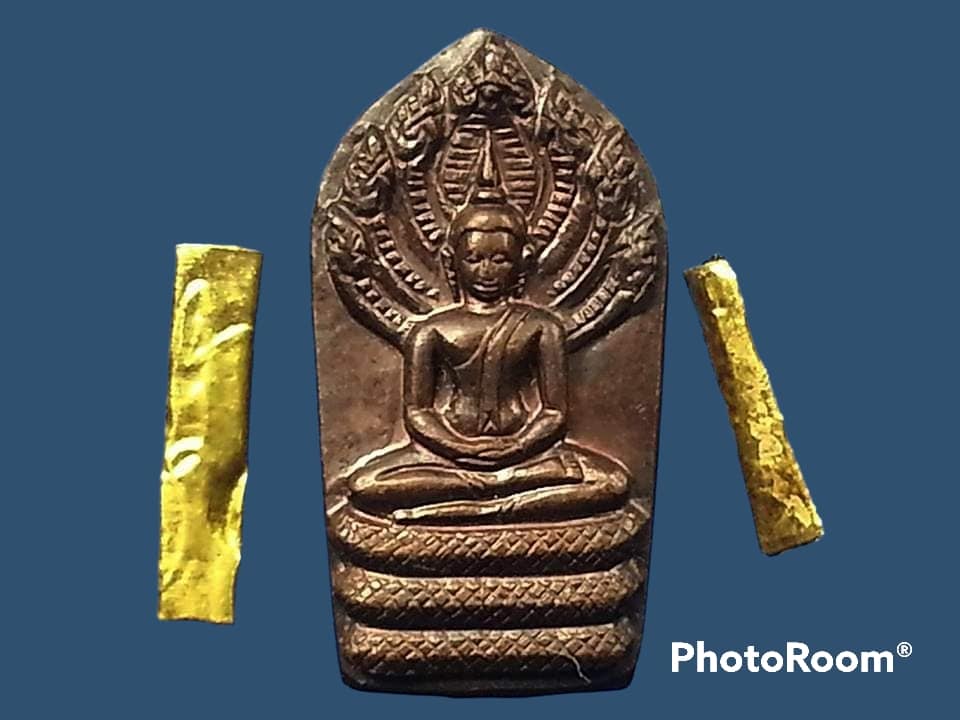 พระปรกใบมะขาม หลังยันต์นะ หลวงพ่อคูณ วัดบ้านไร่ รุ่น 3 เนื้อทองแดง ปี 2530 ตะกรุดทองคำคู่