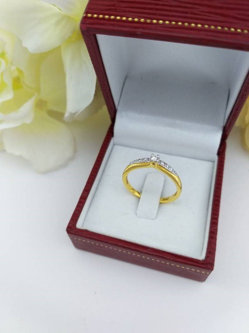 สั่งผลิตเพชรเบลเยี่ยมคัท แหวนแต่งงาน แหวนหมั้น ใส่เที่ยว ออกงาน แหวนทองคำ 18K เพชรแท้ 0.13 กะรัต 2.44 กรัม น้ำ 99 ราคาถูกมาก มีใบรับประกันค่ะ