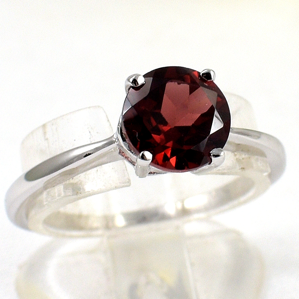 แหวนเงินแท้ราคาถูกชุบทองคำขาว โกเมนแท้ 1.65 กะรัต งานประณีตสวยงาม สั่งผลิตค่ะ