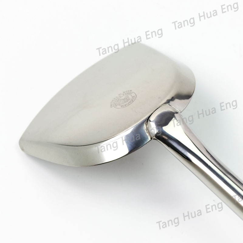 ตะหลิวใหญ่-ด้ามไม้ ตราหัวม้าลาย