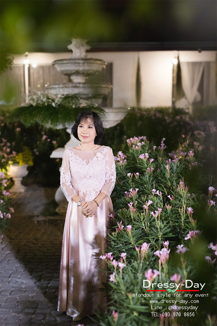 ชุดราตรีแม่เจ้าสาว