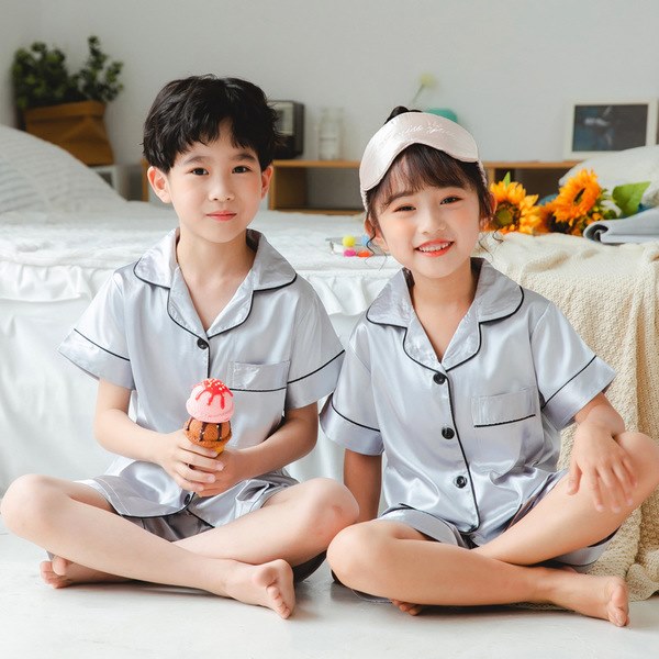 พร้อมส่ง ชุดนอนเด็ก ชุดนอนซาติ เซ็ท2ชิ้น เสื้อแขนสั้น+กางเกงขาสั้น