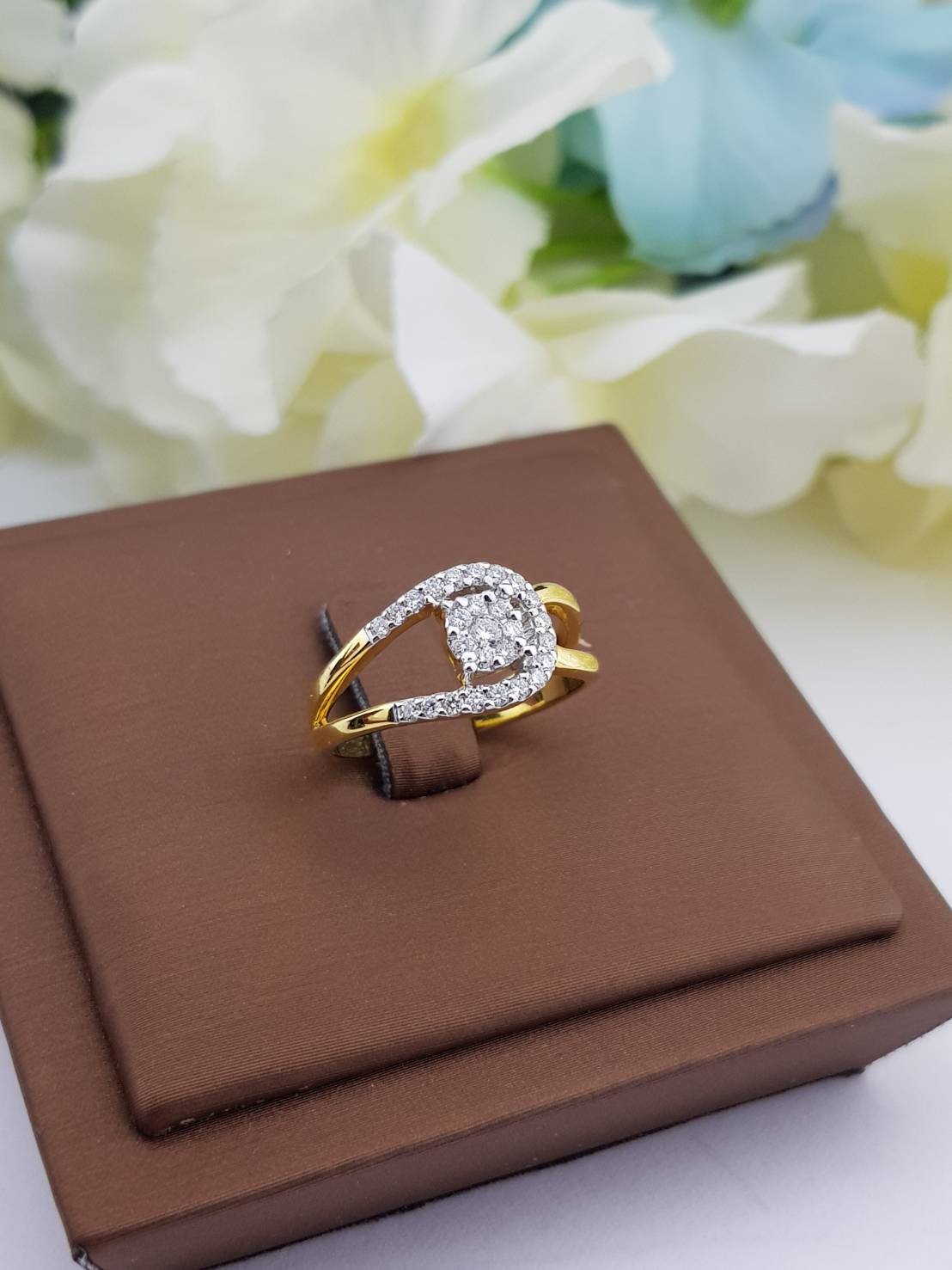 สั่งผลิตเพชรเบลเยี่ยมคัท แหวนแต่งงาน แหวนหมั้น ใส่เที่ยว ออกงาน แหวนทองคำ 18K เพชรแท้ 0.31 กะรัต 3.24 กรัม น้ำ 99 ราคาถูกมาก มีใบรับประกันค่ะ