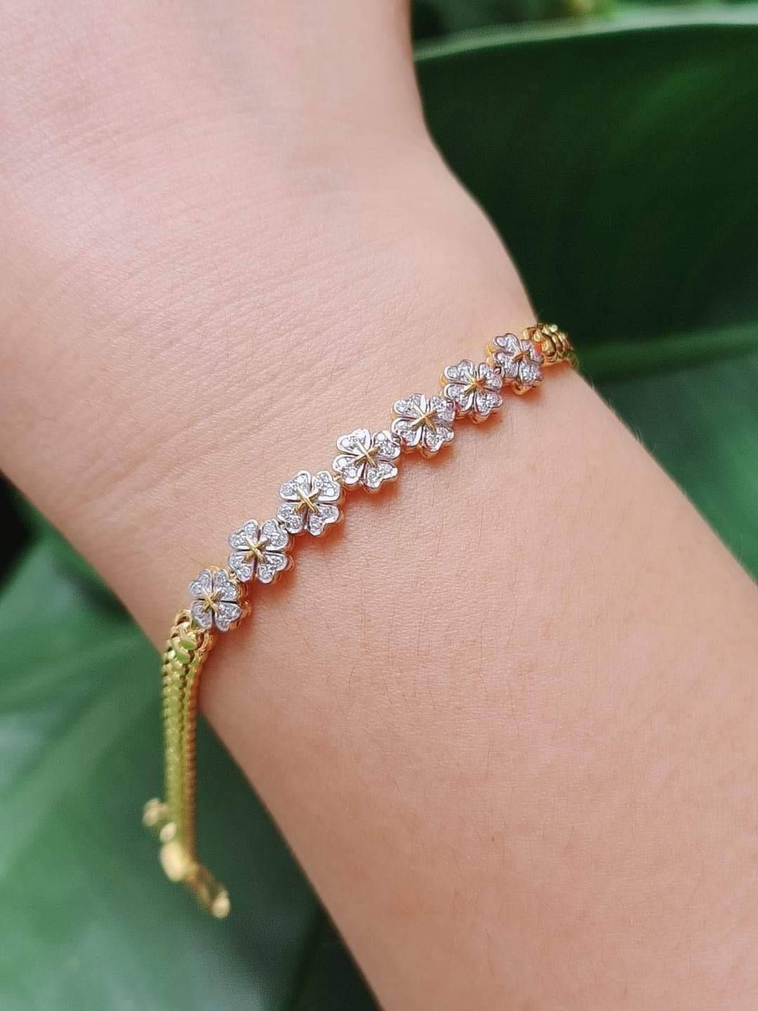 พร้อมส่งและสั่งผลิตสร้อยข้อมือทองเพชรแท้ ใบโคลเวอร์มอบโชค นำพาโชคดีมาสู่เรา เพชรเยอะมากค่ะ แต่งงาน หมั้น ใส่เที่ยว ออกงาน ทองคำ 9K เพชรแท้ 0.30 กะรัต 56 เม็ด ราคาถูกมาก ส่งฟรี