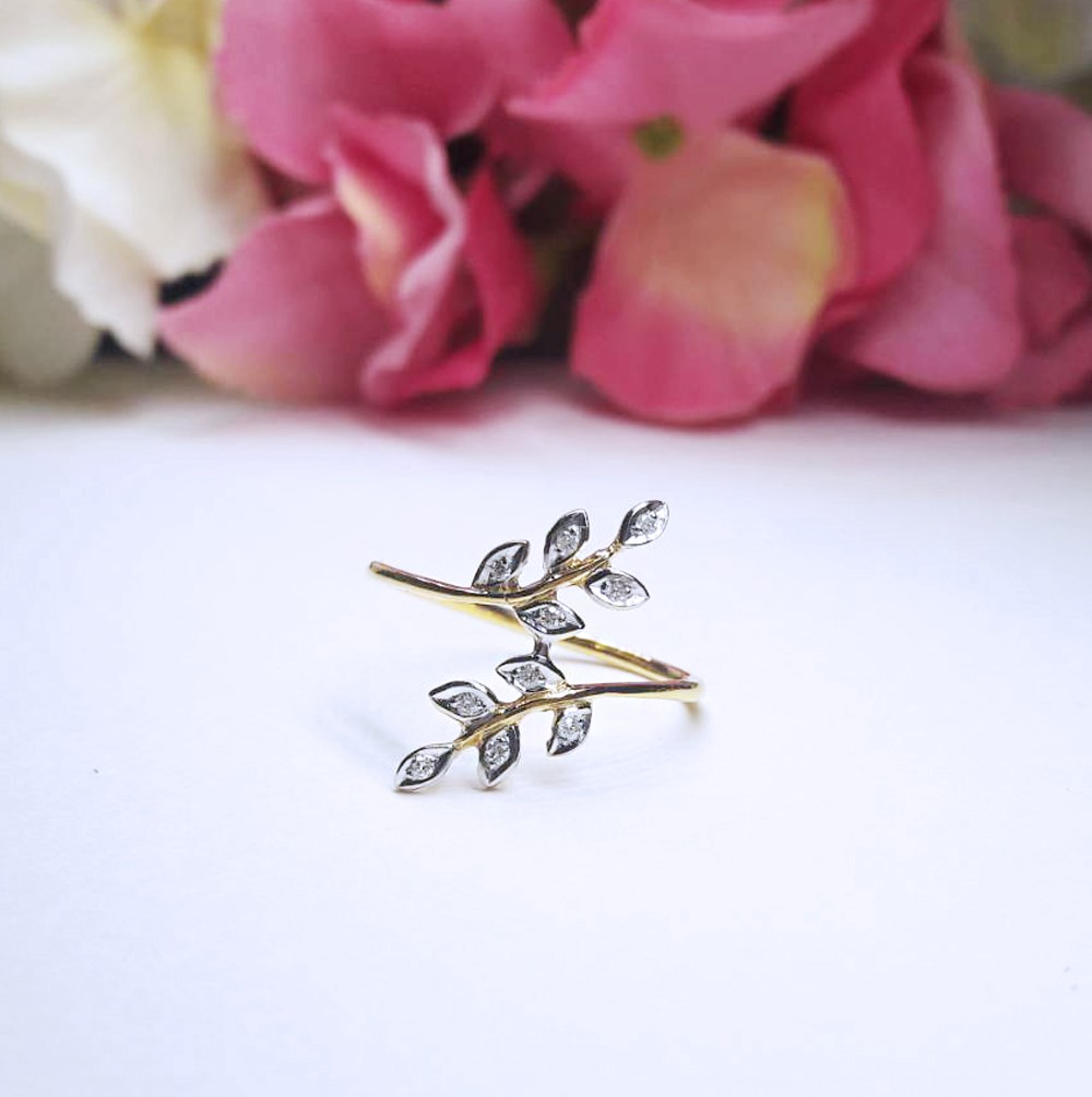 สั่งผลิตเพชรเบลเยี่ยมคัท แหวนแต่งงาน แหวนหมั้น ใส่เที่ยว ออกงาน แหวนทองคำ 18K เพชรแท้ 0.06 กะรัต 1.77 กรัม น้ำ 99 ราคาถูกมาก มีใบรับประกันค่ะ