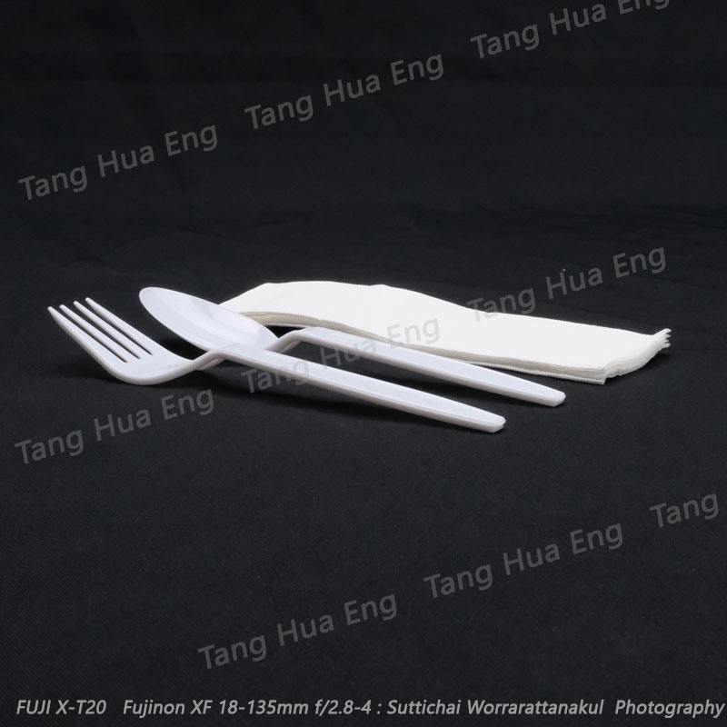 ชุดช้อน+ส้อมพลาสติกสีขาว SB10M + ทิชชู่ แพ็คซองพลาสติก S&C ( 50 ชุด )