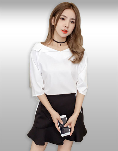 เสื้อแฟชั่นสีขาวคอปาดแบบสวยหวาน รหัส 2175