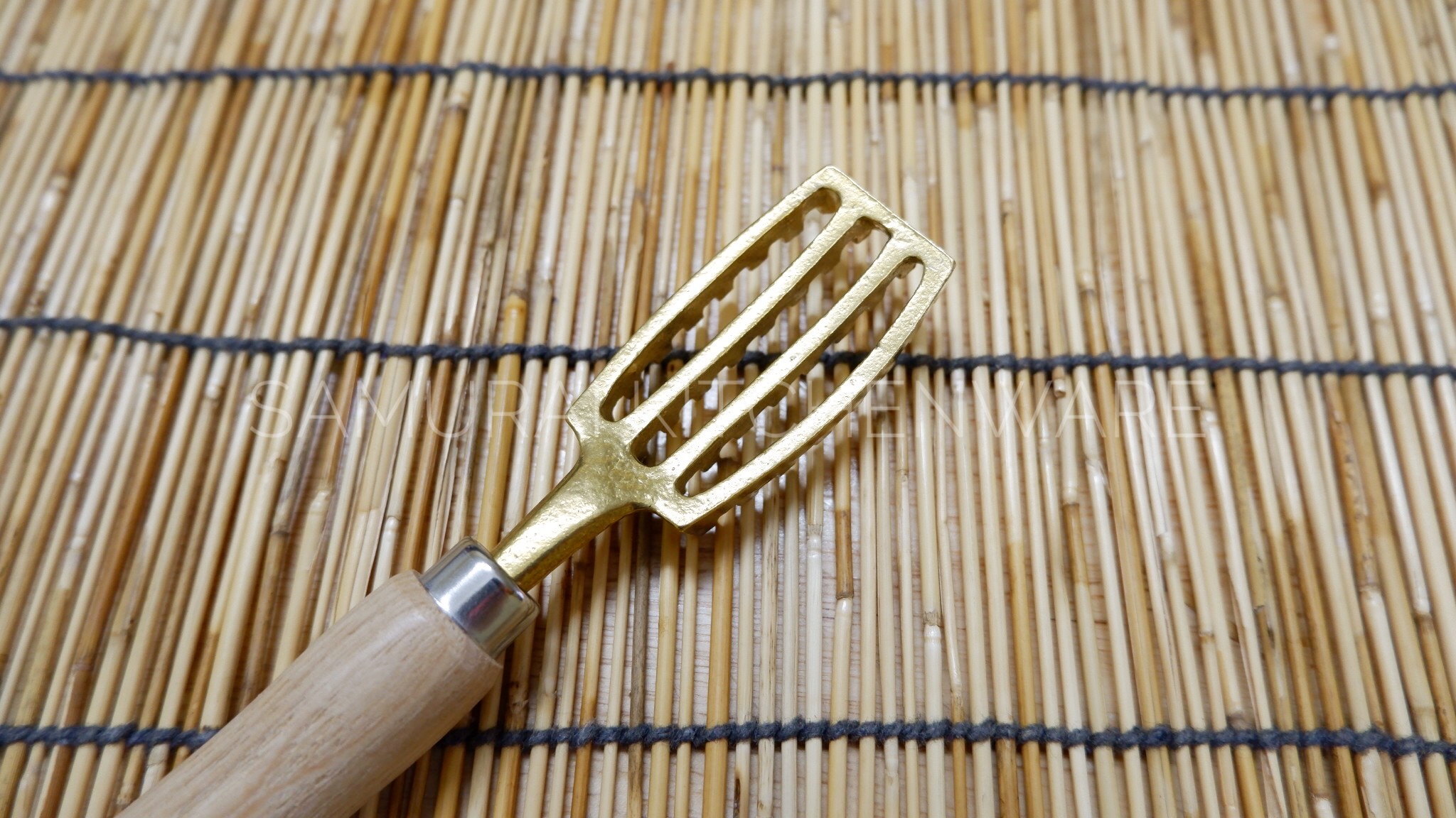 ที่ขอดเกล็ดปลา ที่ขูดเกล็ดปลา ทองเหลือง (Japan)