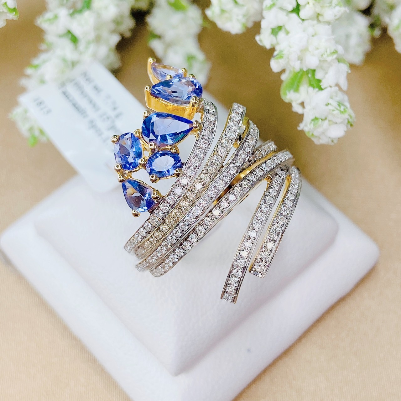 Sapphire 18K Gold, Get swept away by Dwungtamon | Collection's vivid gemstones and intricately placed diamonds set in 18k gold.