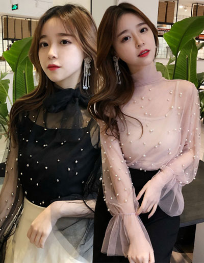 เสื้อแฟชั่นผู้หญิงแต่งตาข่ายแต่งมุกติดเสื้อแถมมีผูกโบว์ที่คอตามสไตล์แฟชั่นแบรนด์ดัง มี 2 สี รหัส 1788