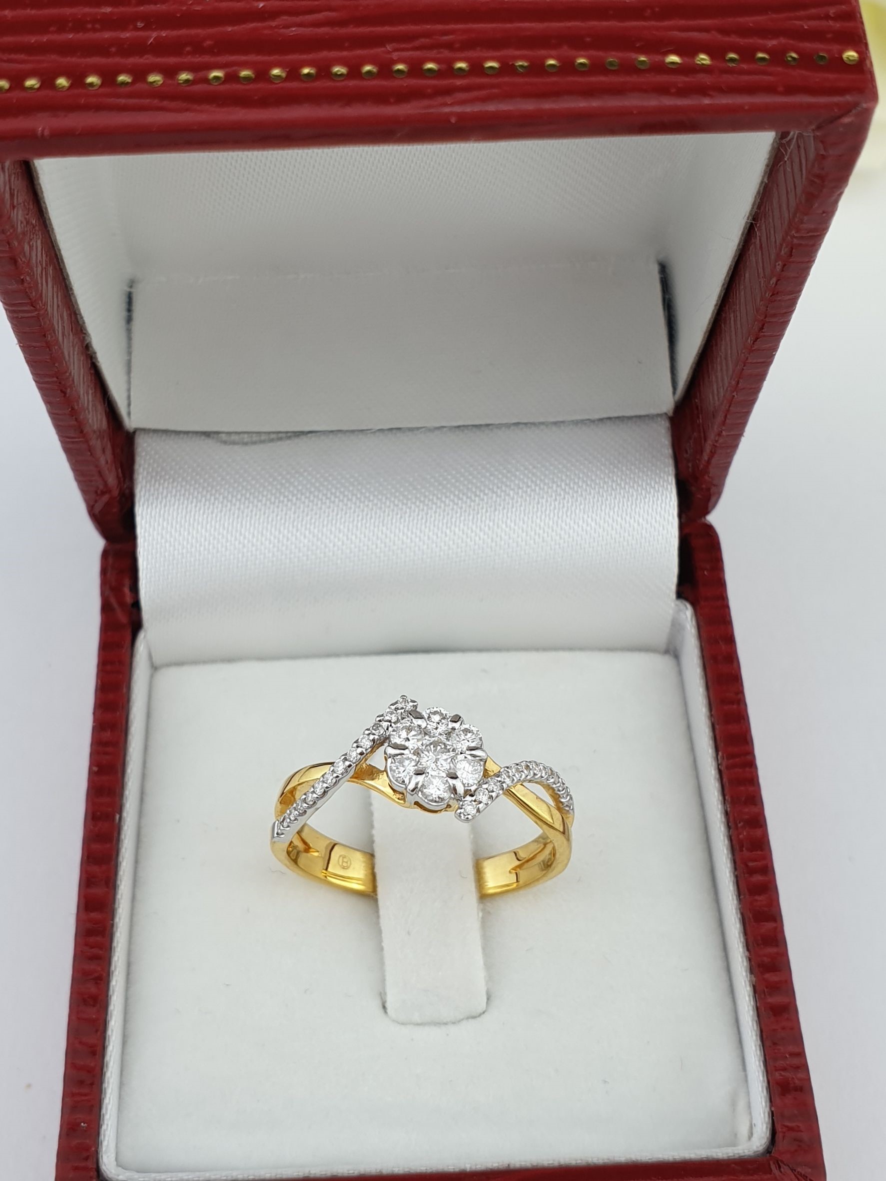 สั่งผลิตเพชรเบลเยี่ยมคัท แหวนแต่งงาน แหวนหมั้น ใส่เที่ยว ออกงาน แหวนทองคำ 18K เพชรแท้ 0.41 กะรัต 2.70 กรัม น้ำ 99 ราคาถูกมาก มีใบรับประกันค่ะ