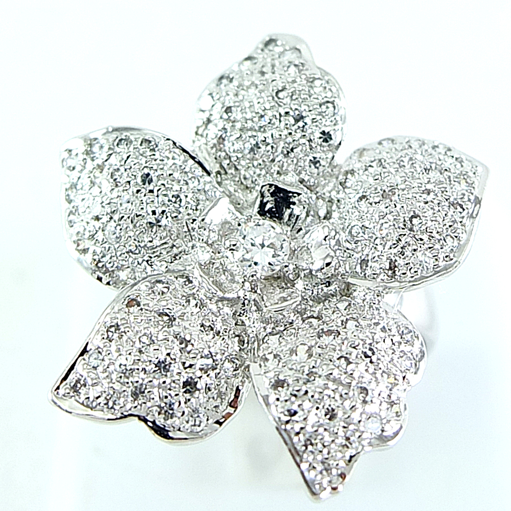 แหวนเงินแท้ราคาถูกชุบทองคำขาว เพชรCZเม็ดกลาง 0.10 กะรัต เพชรCZเม็ดข้าง 1.59 กะรัต งานประณีตสวยงาม สั่งผลิตค่ะ