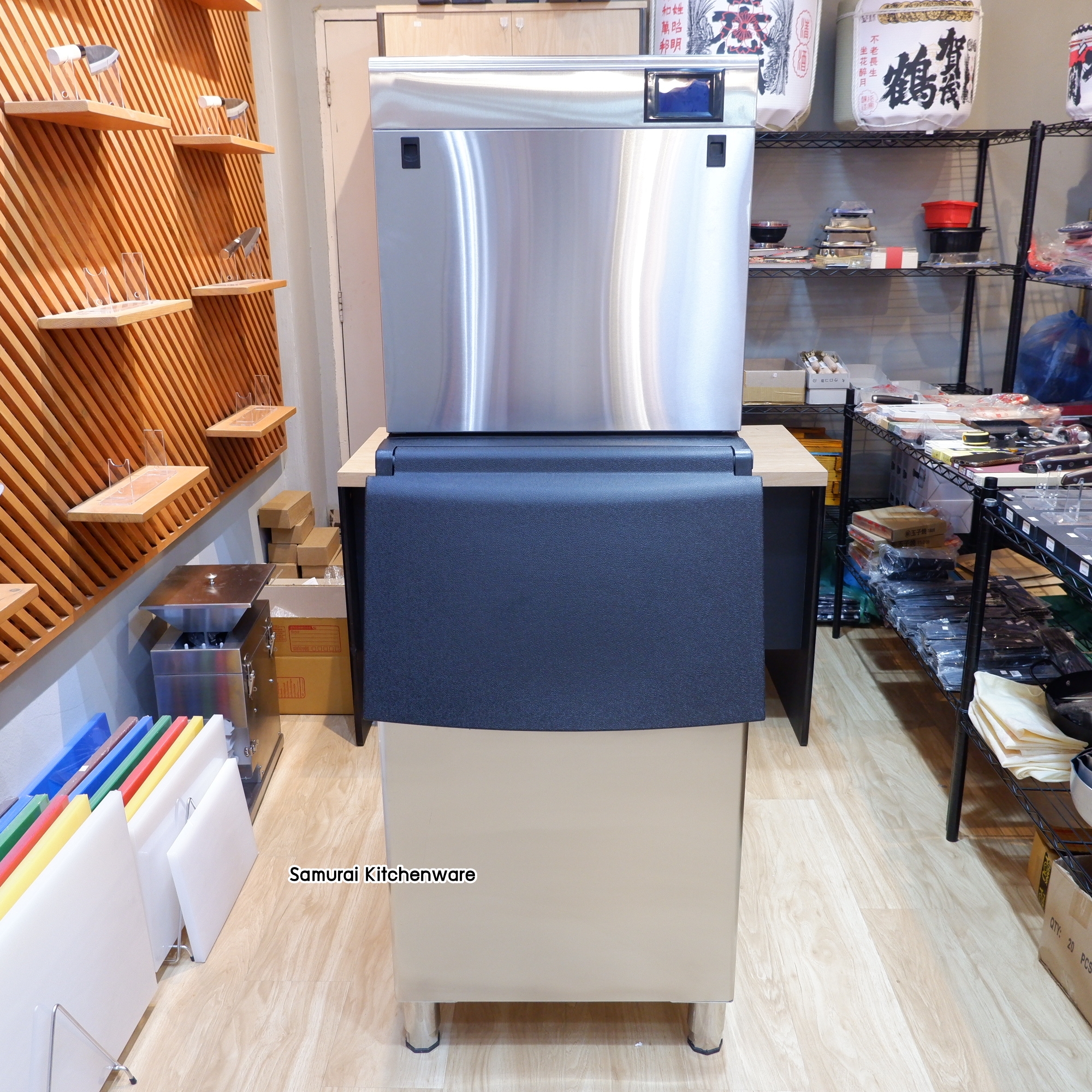 เครื่องทำน้ำแข็ง รุ่น CUBE-200