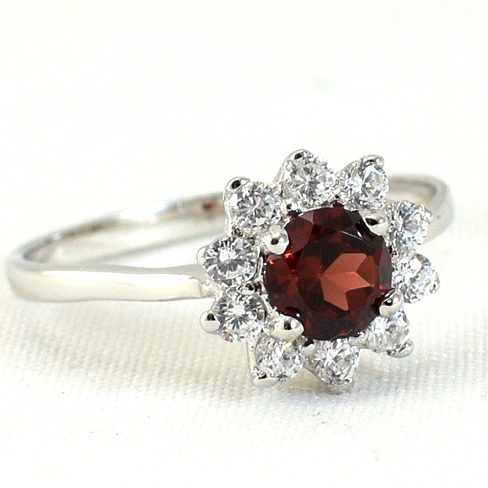 แหวนเงินแท้ราคาถูกชุบทองคำขาว พลอยแท้โกเมน 0.65 กะรัต เพชรCZ 0.30 กะรัต งานประณีตสวยงาม สั่งผลิตค่ะ