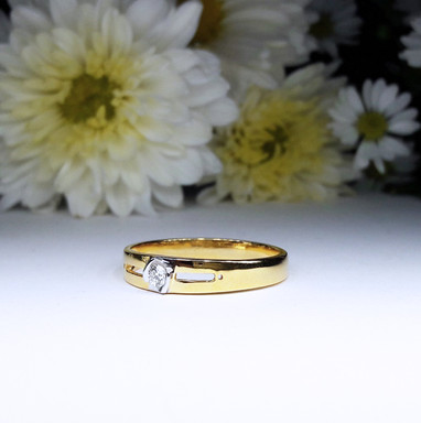 สั่งผลิตเพชรเบลเยี่ยมคัท แหวนแต่งงาน แหวนหมั้น ใส่เที่ยว ออกงาน แหวนทองคำ 18K เพชรแท้ 0.07 กะรัต 3.18 กรัม น้ำ 99 ราคาถูกมาก มีใบรับประกันค่ะ