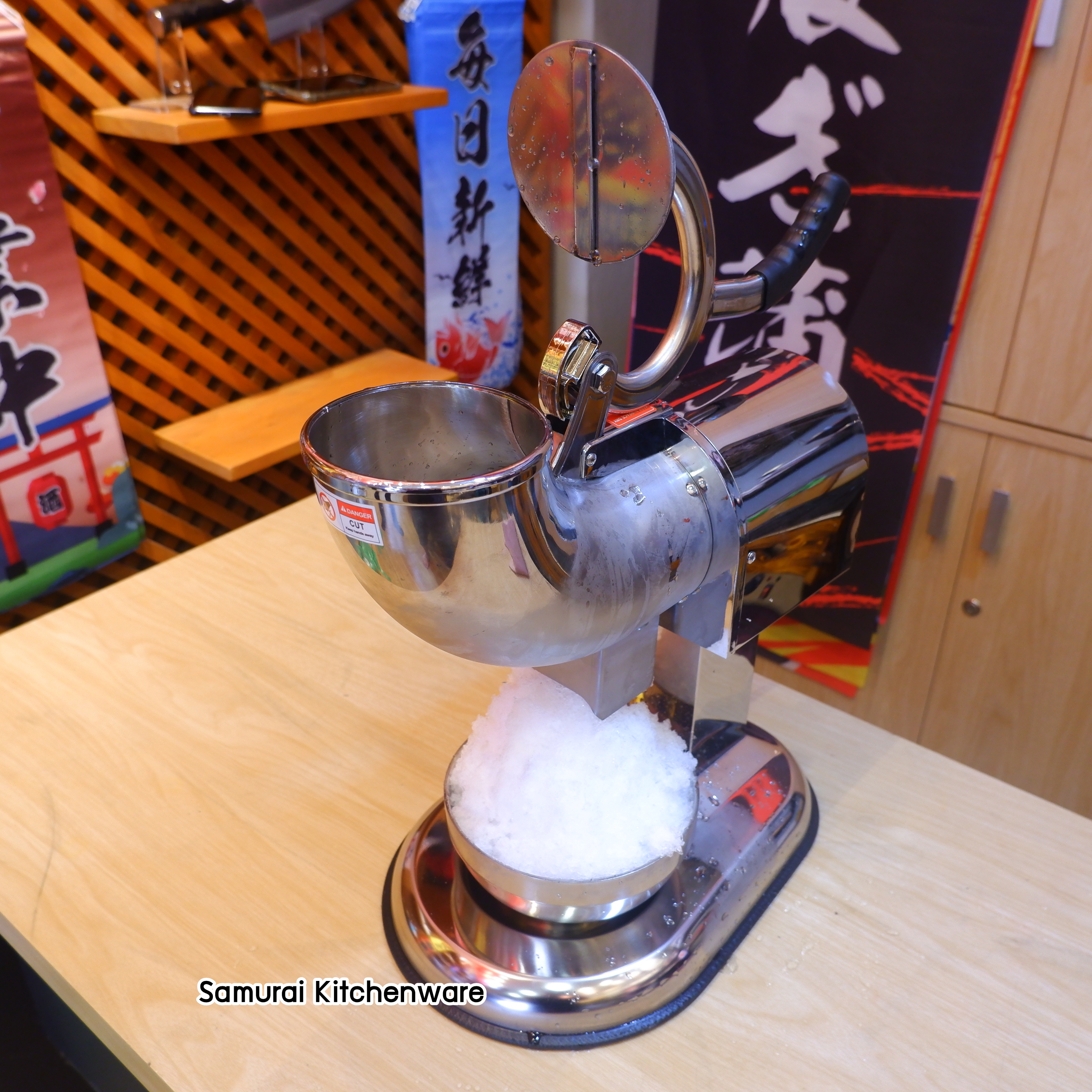 เครื่องทำน้ำแข็งใส เครื่องบดน้ำแข็งใส รุ่น ICE-301 (Stainless Steel)