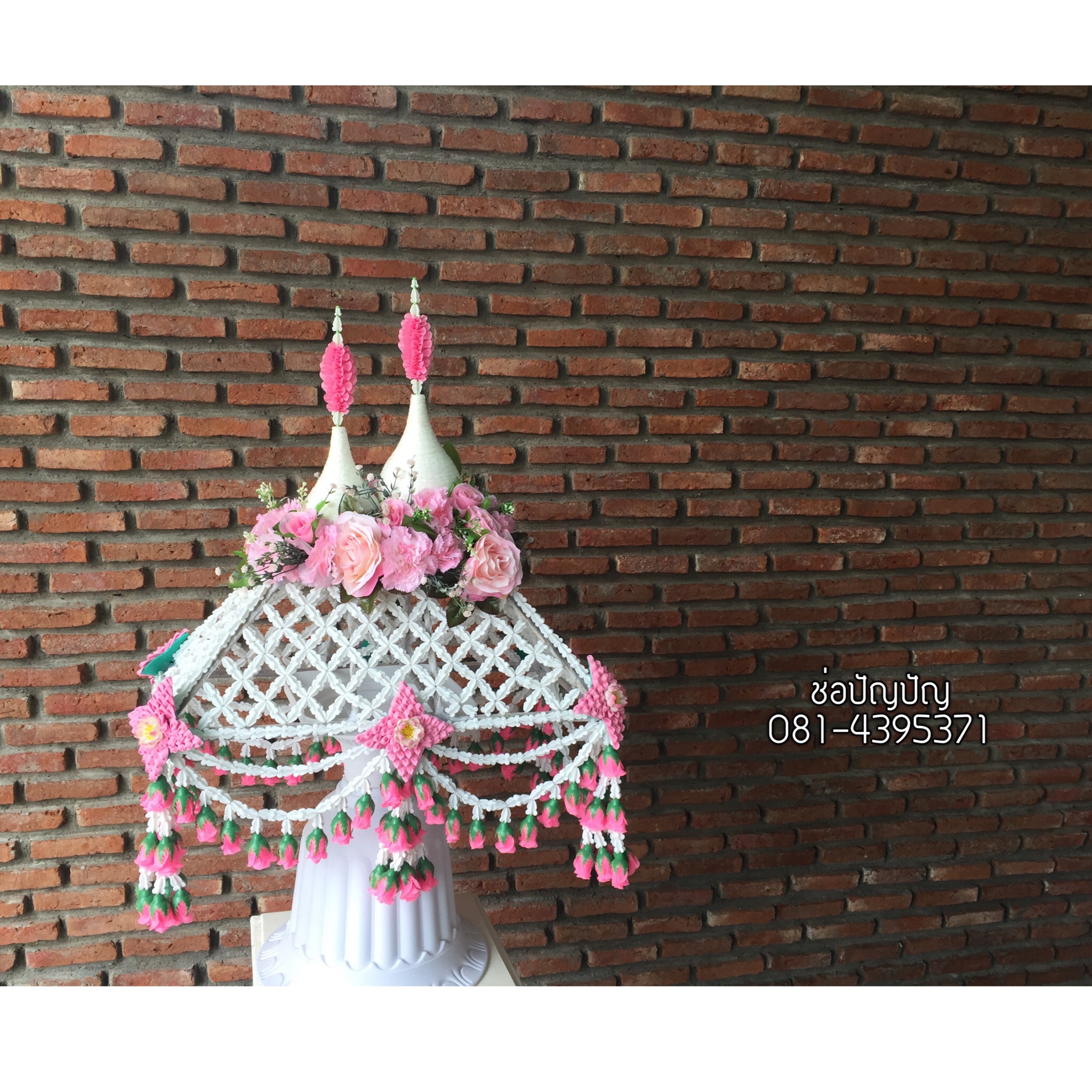 ที่คลุมผ้าไตรดอกไม้ประดิษฐ์