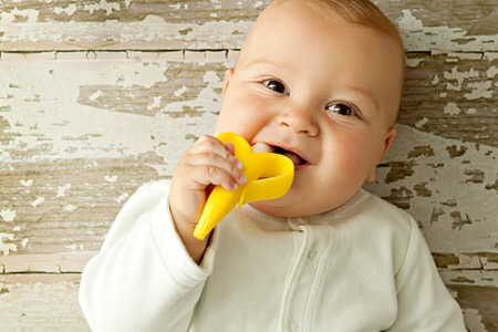 แปรงสีฟันกล้วยปลอกเปลือก สำหรับเบบี๋ Baby Banana Teething Toothbrush for Infants