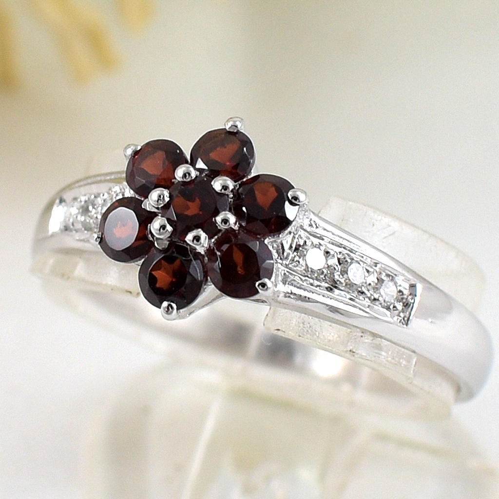 แหวนเงินแท้ราคาถูกชุบทองคำขาว พลอยแท้โกเมน 0.60 กะรัต เพชรCZ 0.06 กะรัต งานประณีตสวยงาม สั่งผลิตค่ะ