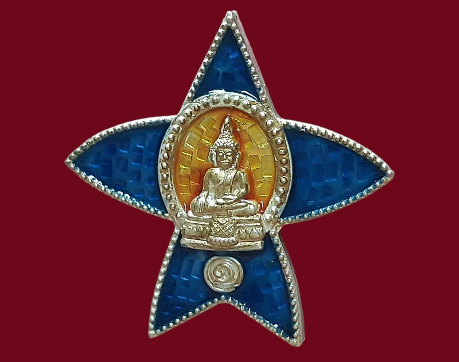 เหรียญว่าวจุฬามณี หลวงพ่อวัดไร่ขิง จ.นครปฐม ปี 2562 เนื้อเงินลงยาสีฟ้า-ส้ม ตอกโค๊ด ตอกหมายเลย ๑๒๑ จำนวนสร้างเพียง 444 เหรียญ