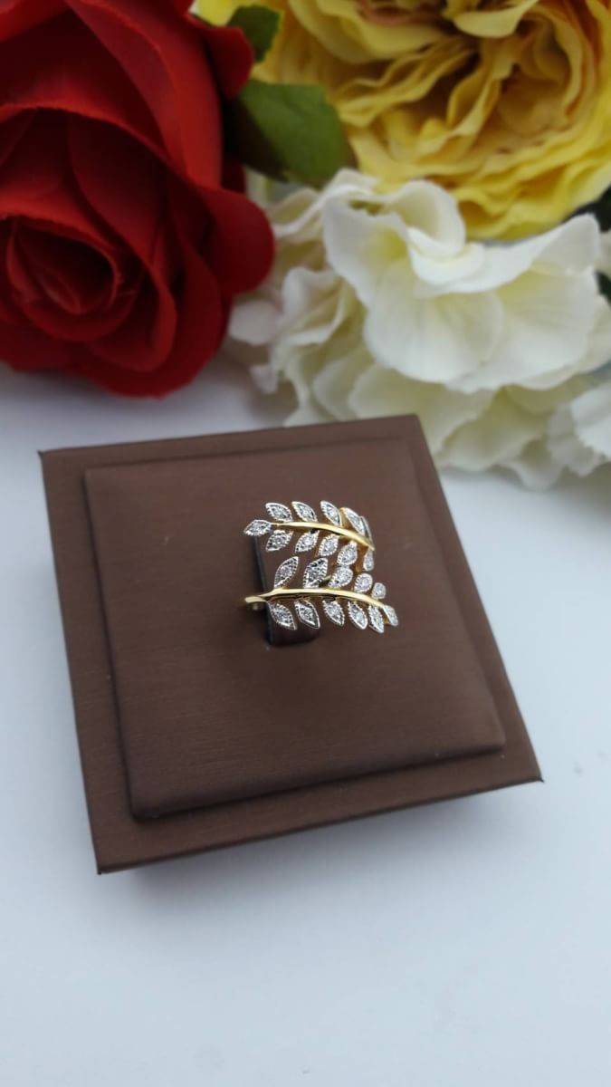 สั่งผลิตเพชรเบลเยี่ยมคัท แหวนแต่งงาน แหวนหมั้น ใส่เที่ยว ออกงาน แหวนทองคำ 18K เพชรแท้ 0.29 กะรัต 4.64 กรัม น้ำ 99 ราคาถูกมาก มีใบรับประกันค่ะ