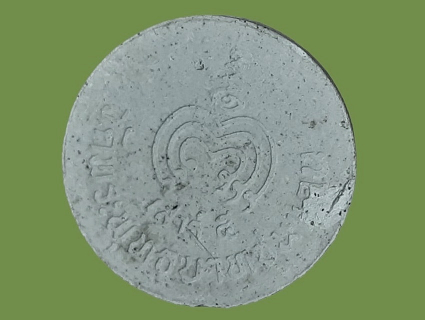 รูปเหมือนจันทร์ลอย หลวงพ่อทบ วัดพระพุทธบาทชนแดน เพชรบูรณ์ เสาร์ ๕ เนื้อผง