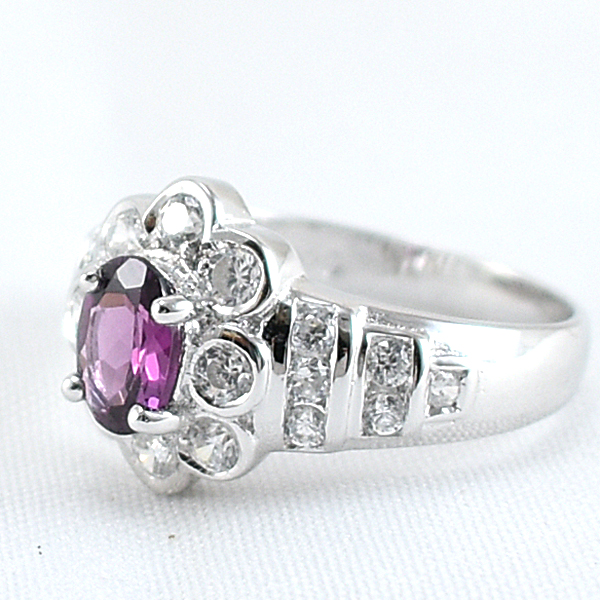 แหวนเงินแท้ราคาถูกชุบทองคำขาว พลอยแท้โรโดไลท์การ์เน็ต 1.0 กะรัต เพชรCZ 0.60 กะรัต งานประณีตสวยงาม สั่งผลิตค่ะ