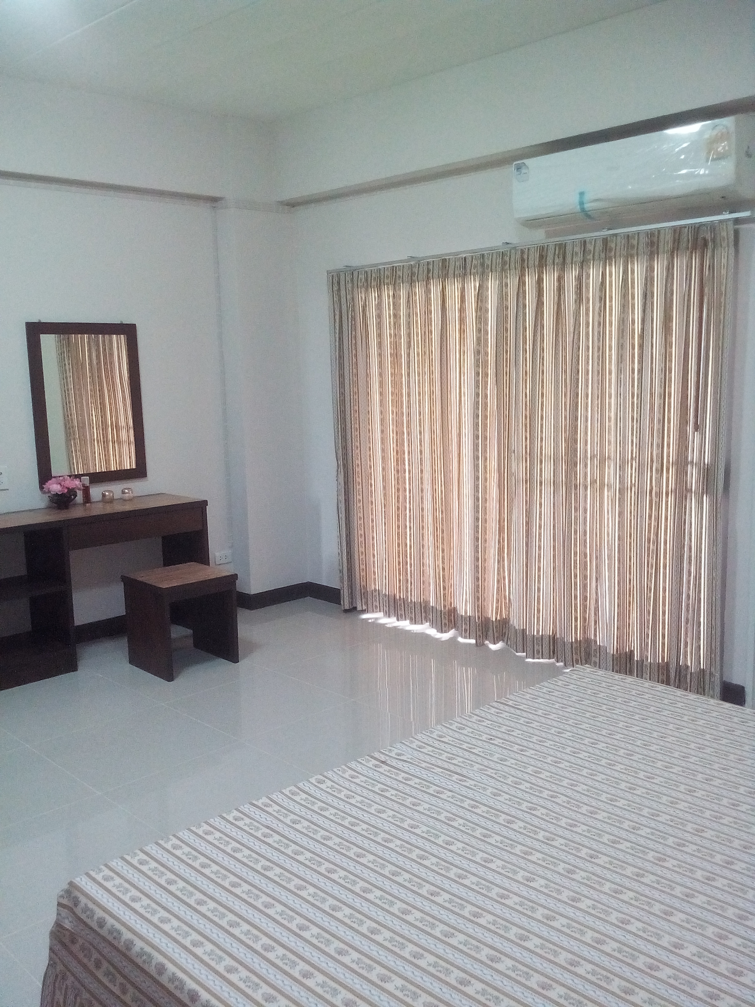 ห้องพักใหญ่ 3-4 คน