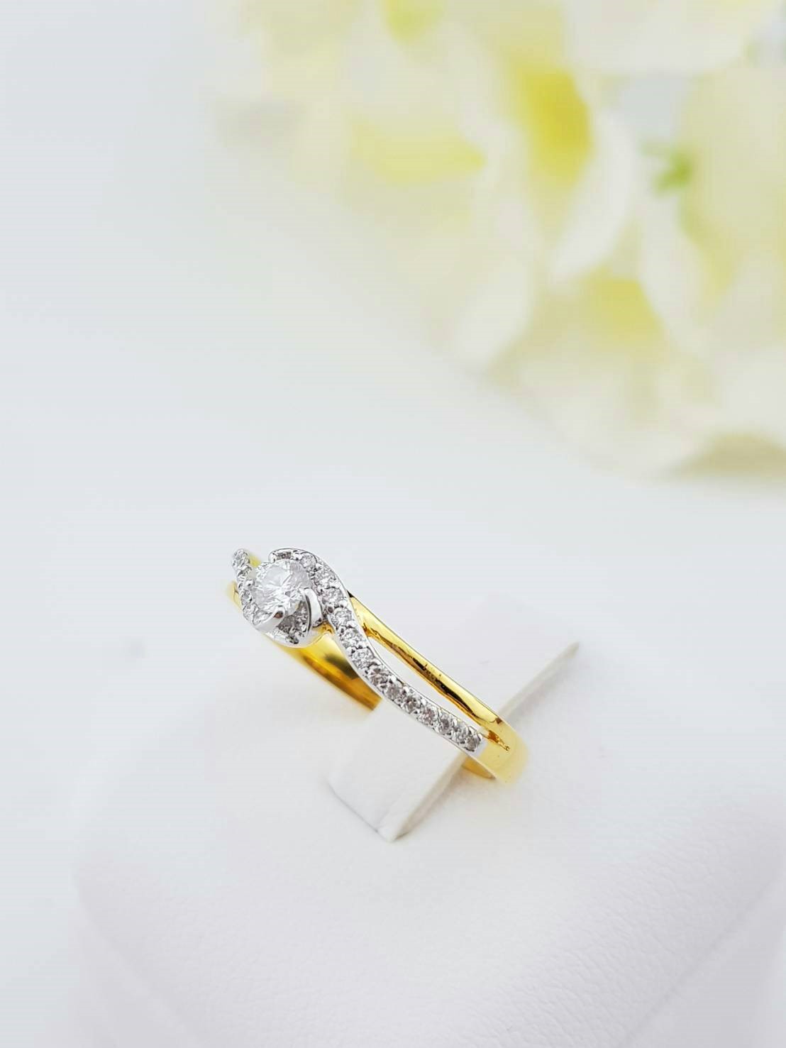 สั่งผลิตเพชรเบลเยี่ยมคัท แหวนแต่งงาน แหวนหมั้น ใส่เที่ยว ออกงาน แหวนทองคำ 18K เพชรแท้ 0.25 กะรัต 3.13 กรัม น้ำ 99 ราคาถูกมาก มีใบรับประกันค่ะ