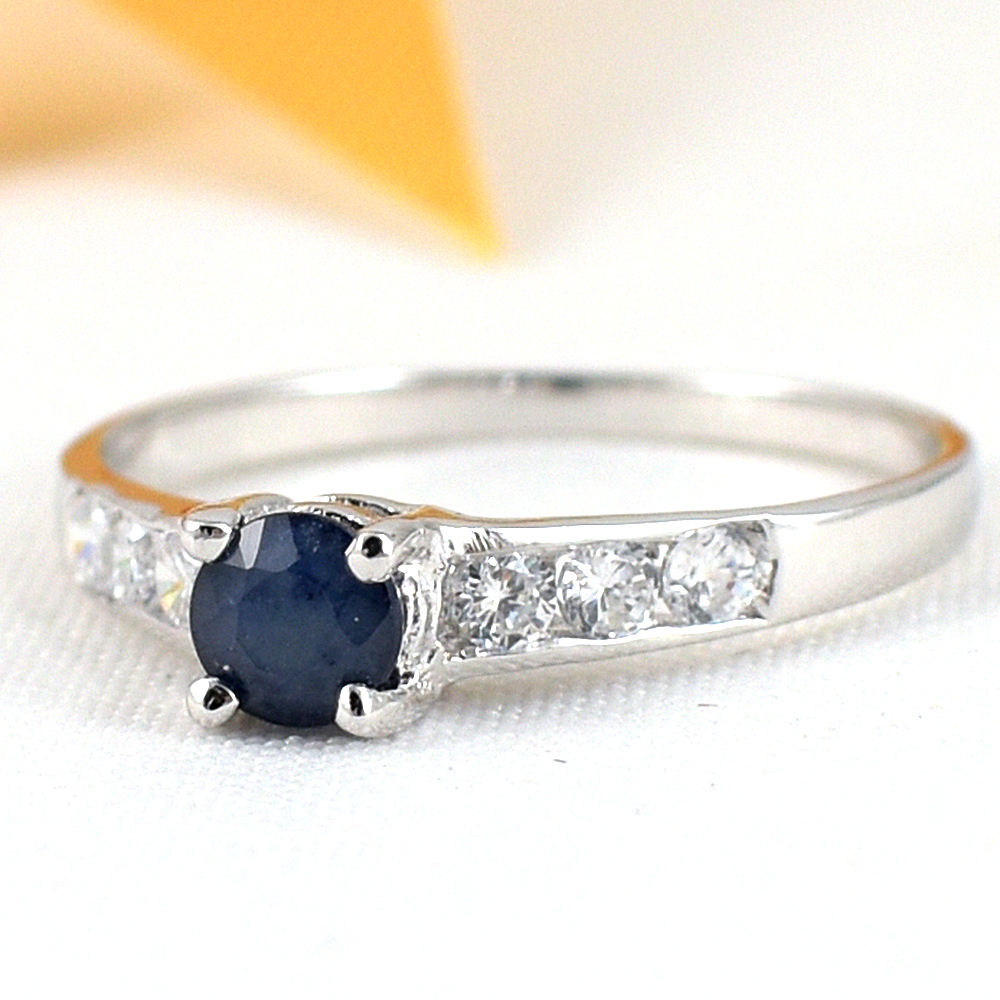 แหวนเงินแท้ราคาถูกชุบทองคำขาว ไพลินแท้ 0.37 กะรัต เพชรCZ 0.18 กะรัต งานประณีตสวยงาม สั่งผลิตค่ะ