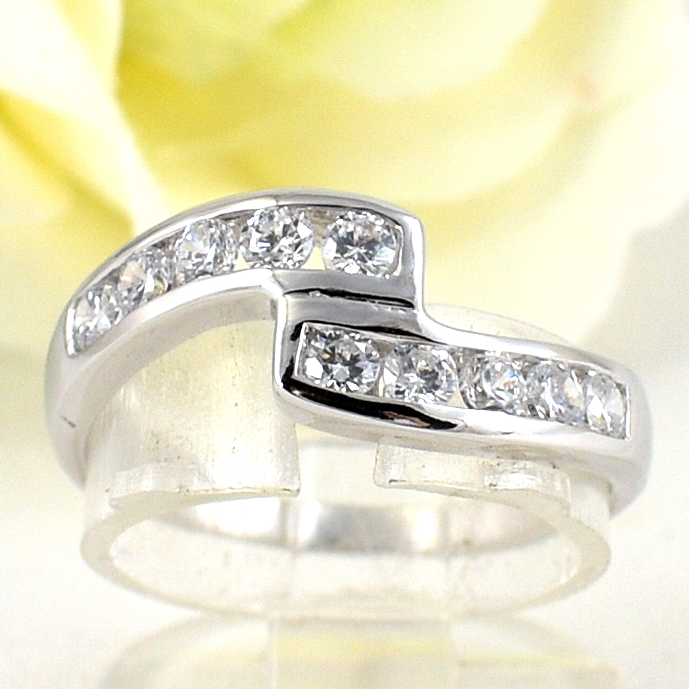 แหวนเงินแท้ราคาถูกชุบทองคำขาว เพชรCZแท้ 0.40 กะรัต งานประณีตสวยงาม สั่งผลิตค่ะ