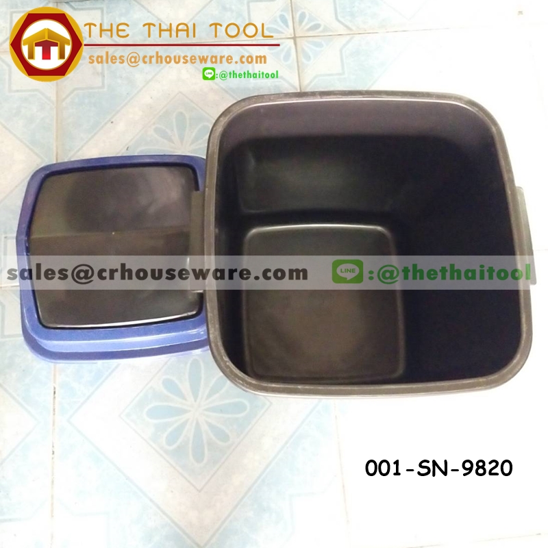 ถังขยะฝาสวิง ทรงสี่เหลี่ยม ตัวสีดำ (ฝาคละสี) ความจุ 11 ลิตร 001-SN-9820