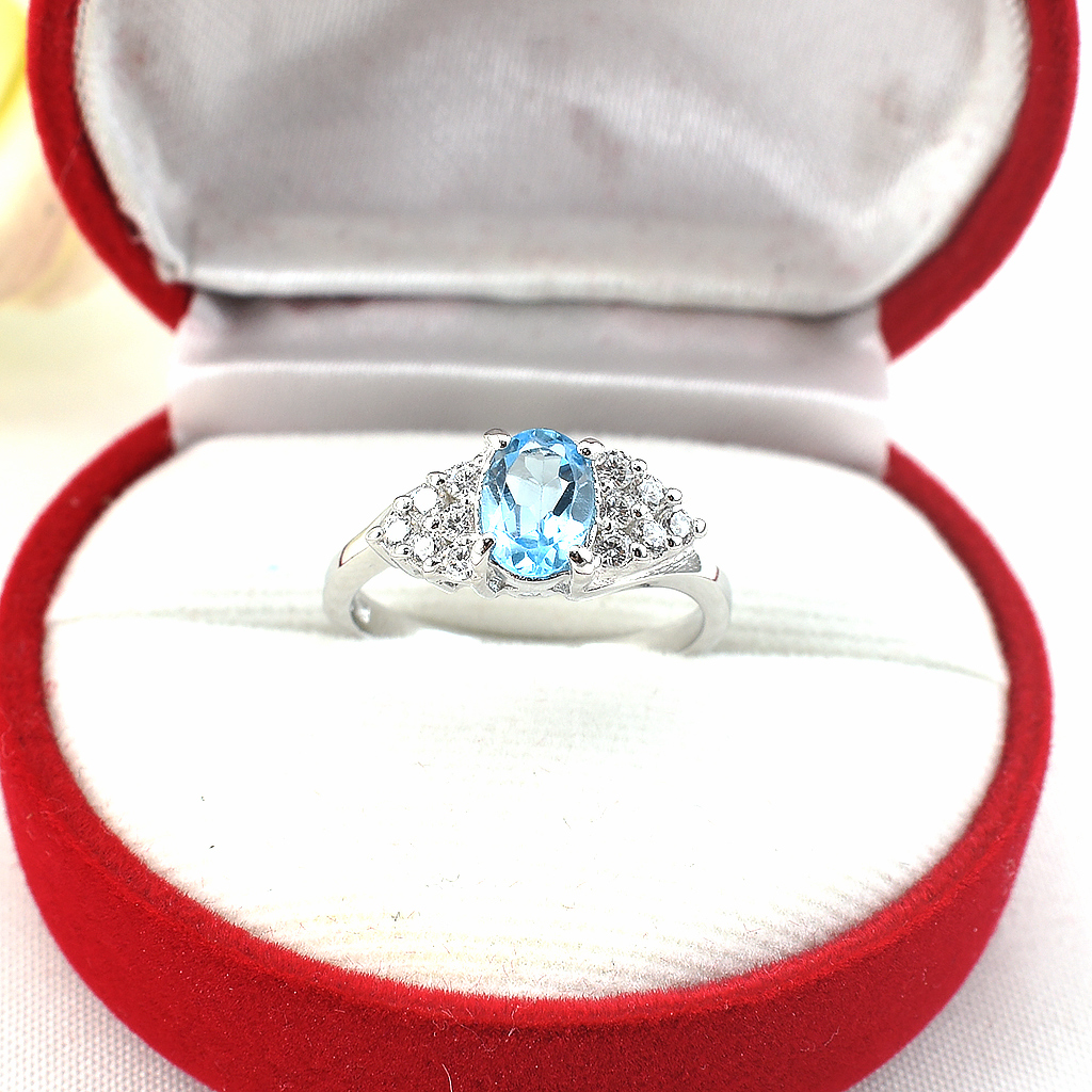 แหวนเงินแท้ราคาถูกชุบทองคำขาว สวิสบลูโทปาซแท้ 1.05 กะรัต เพชรCZ 0.36 กะรัต งานประณีตสวยงาม สั่งผลิตค่ะ