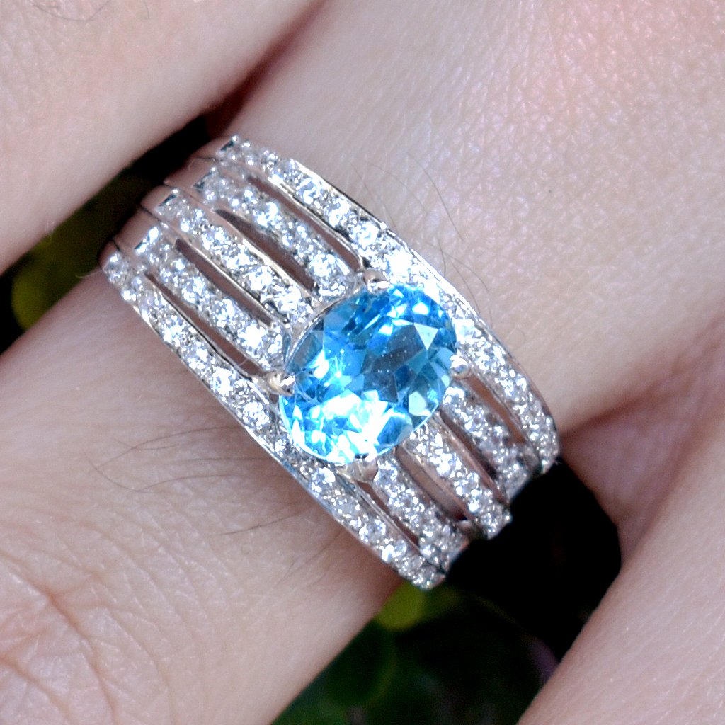 แหวนเงินแท้ราคาถูกชุบทองคำขาว สวิสบลูโทปาซแท้ 1.85 กะรัต เพชรCZ 0.62 กะรัต งานประณีตสวยงาม สั่งผลิตค่ะ