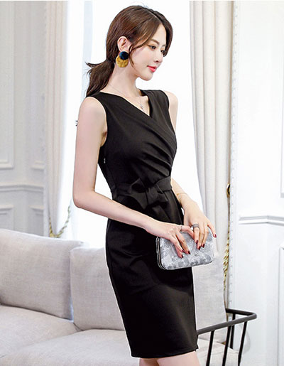 ชุดเดรสแฟชั่นสีดำคอวีผ่าหน้ามีสายผูกเอวใส่ไปงานได้สวยหรู รหัส 1983