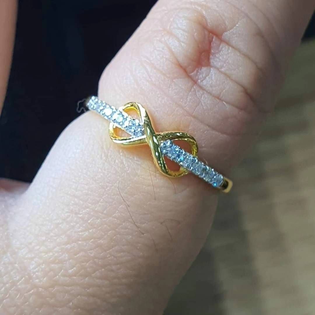 พร้อมส่งและสั่งผลิตแหวนเพชรแท้อินฟินิตี้ มีกินมีใช้ไม่มีที่สิ้นสุด แหวนแต่งงาน แหวนหมั้น ใส่เที่ยว ออกงาน แหวนทองคำ 9K เพชรเกสรแท้ 0.10 กะรัต 10 เม็ด ราคาถูกมาก ส่งฟรี