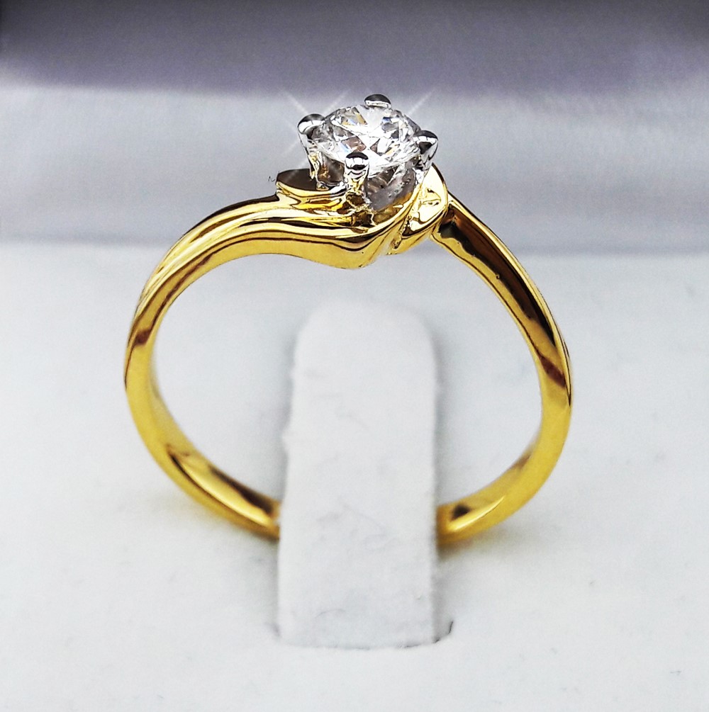 สั่งผลิตเพชรเบลเยี่ยมคัท แหวนแต่งงาน แหวนหมั้น ใส่เที่ยว ออกงาน แหวนทองคำ 18K เพชรแท้ 0.28 กะรัต 2.87 กรัม น้ำ 99 ราคาถูกมาก มีใบรับประกันค่ะ