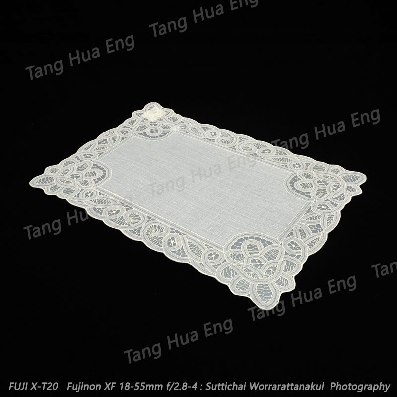 แผ่นรองจาน 33x45 ซม. ลูกไม้