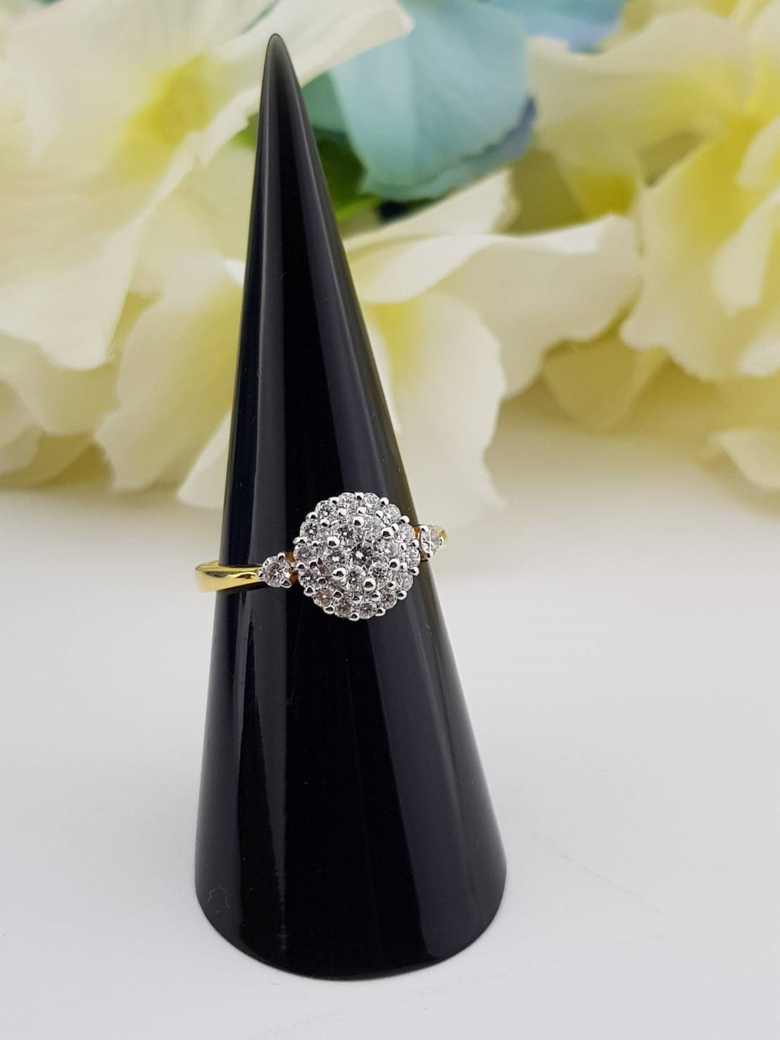 สั่งผลิตเพชรเบลเยี่ยมคัท แหวนแต่งงาน แหวนหมั้น ใส่เที่ยว ออกงาน แหวนทองคำ 18K เพชรแท้ 0.59 กะรัต 3.74 กรัม น้ำ 99 ราคาถูกมาก มีใบรับประกันค่ะ