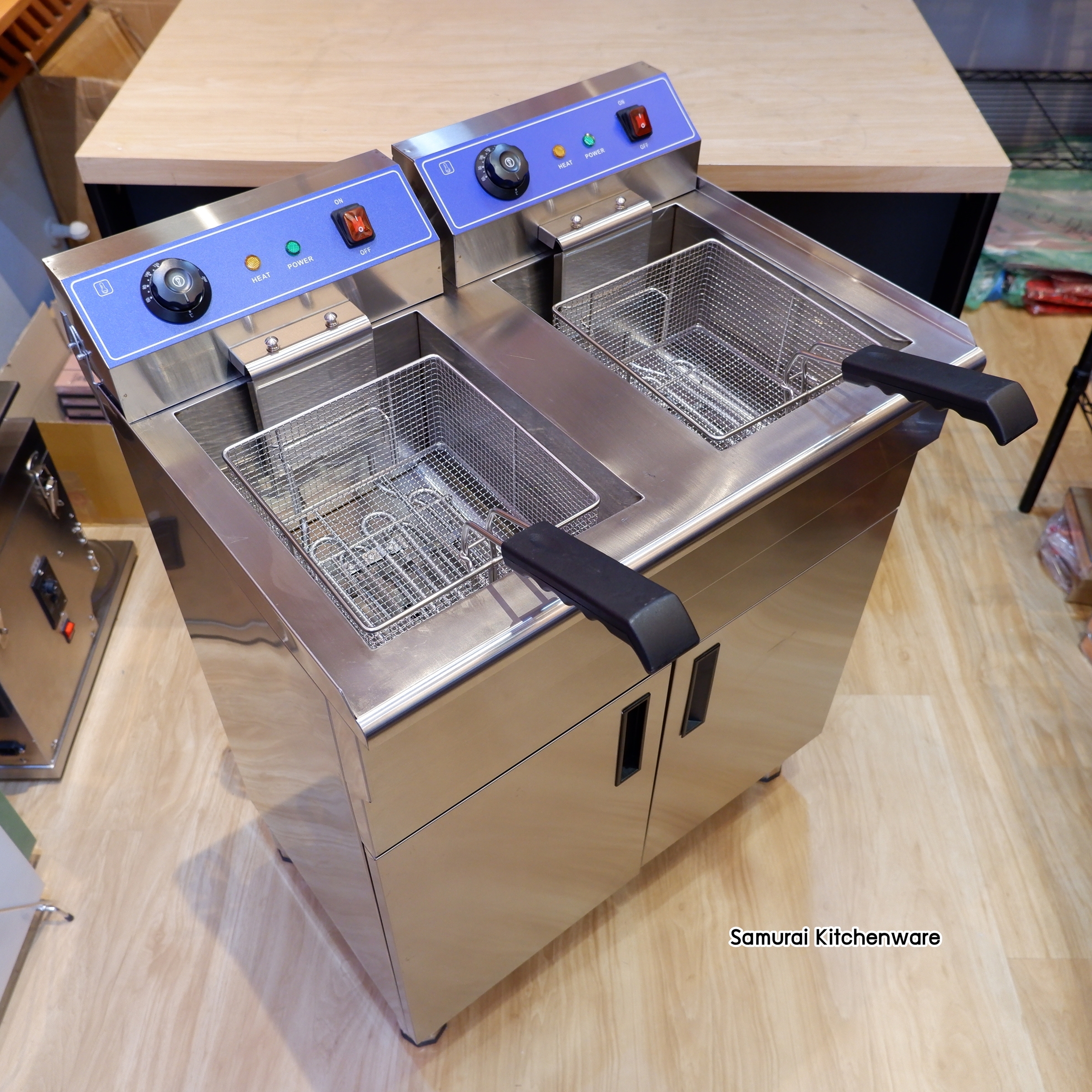 หม้อทอดไฟฟ้า แบบตั้งพื้น (16+16 ลิตร)