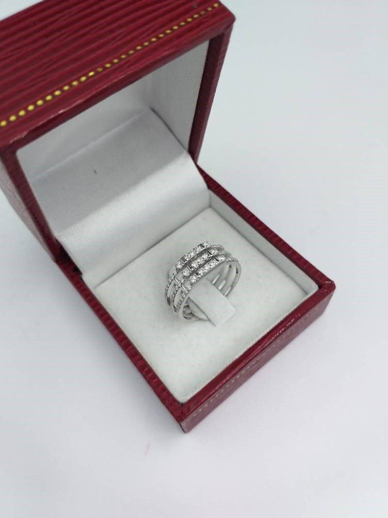 สั่งผลิตเพชรเบลเยี่ยมคัท แหวนแต่งงาน แหวนหมั้น ใส่เที่ยว ออกงาน แหวนทองขาว 18K เพชรแท้ 0.29 กะรัต 0.47 กรัม น้ำ 99 ราคาถูกมาก มีใบรับประกันค่ะ