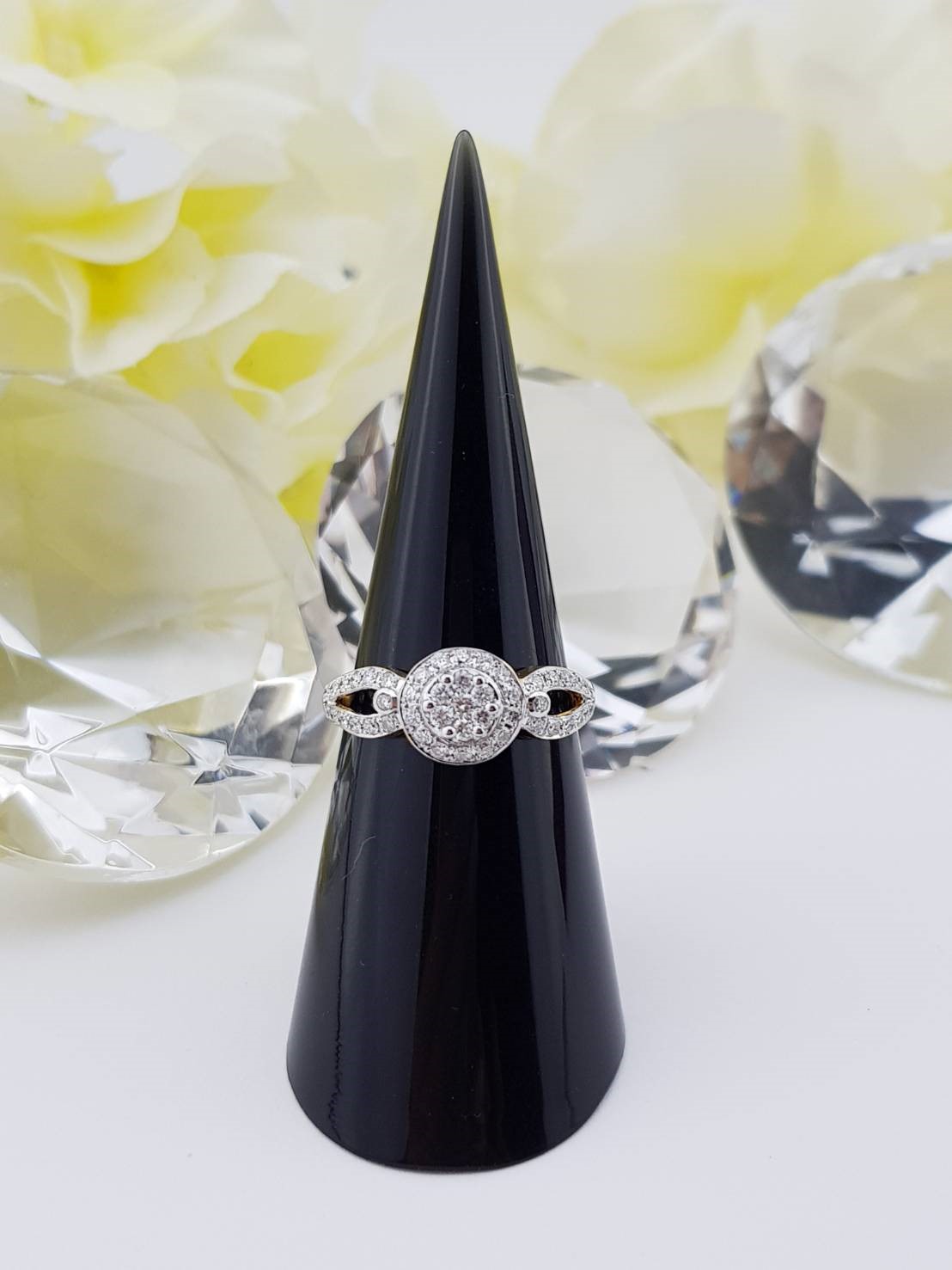 สั่งผลิตเพชรเบลเยี่ยมคัท แหวนแต่งงาน แหวนหมั้น ใส่เที่ยว ออกงาน แหวนทองคำ 18K เพชรแท้ 0.44 กะรัต 2.74 กรัม น้ำ 99 ราคาถูกมาก มีใบรับประกันค่ะ