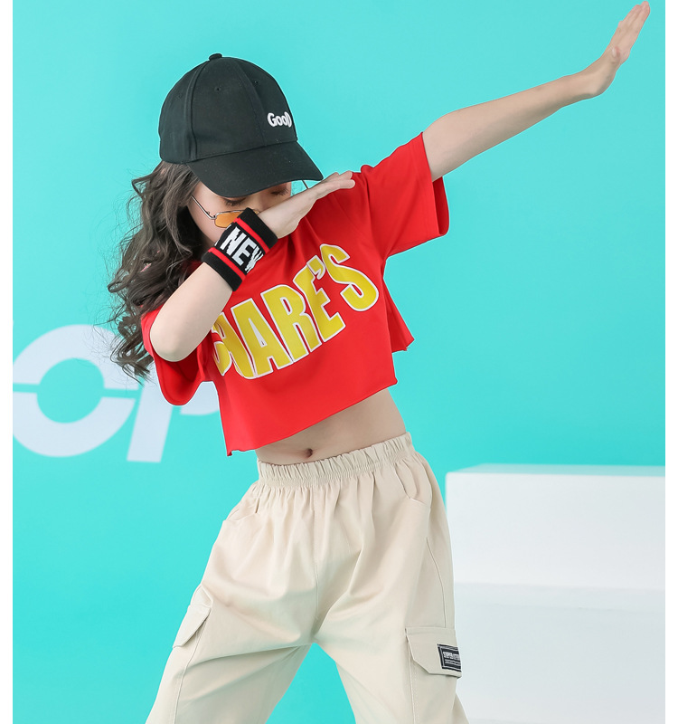 พร้อมส่ง ชุดเต้น แขนสั้น Chare' พร้อม กางเกงคาร์โก้ สีครีม